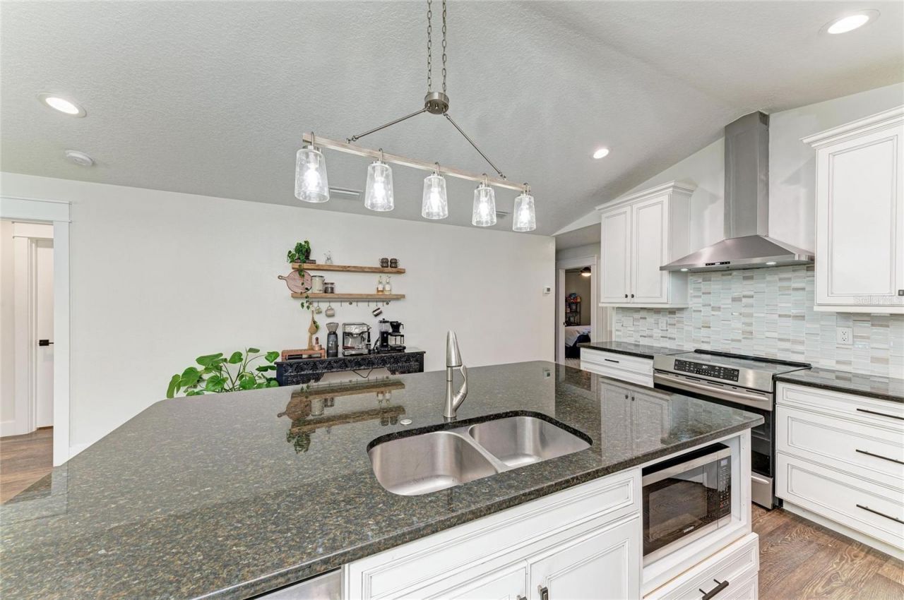 606 19th Avenue W, Palmetto, FL 34221 Photo