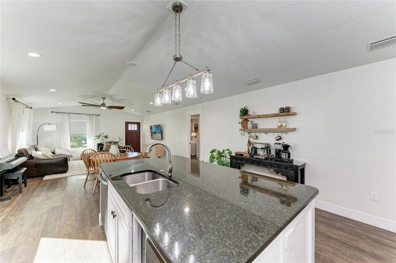 606 19th Avenue W, Palmetto, FL 34221 Photo