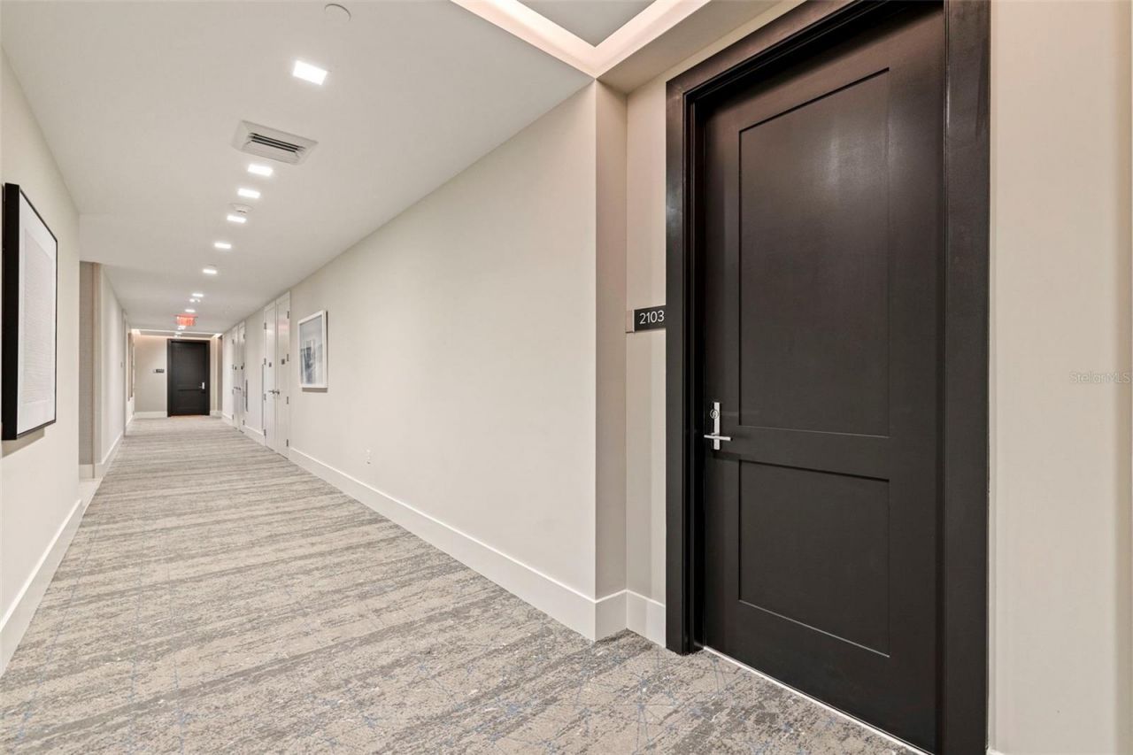 301 1st Street S, Unit 2103, Saint Petersburg, FL 33701 Photo