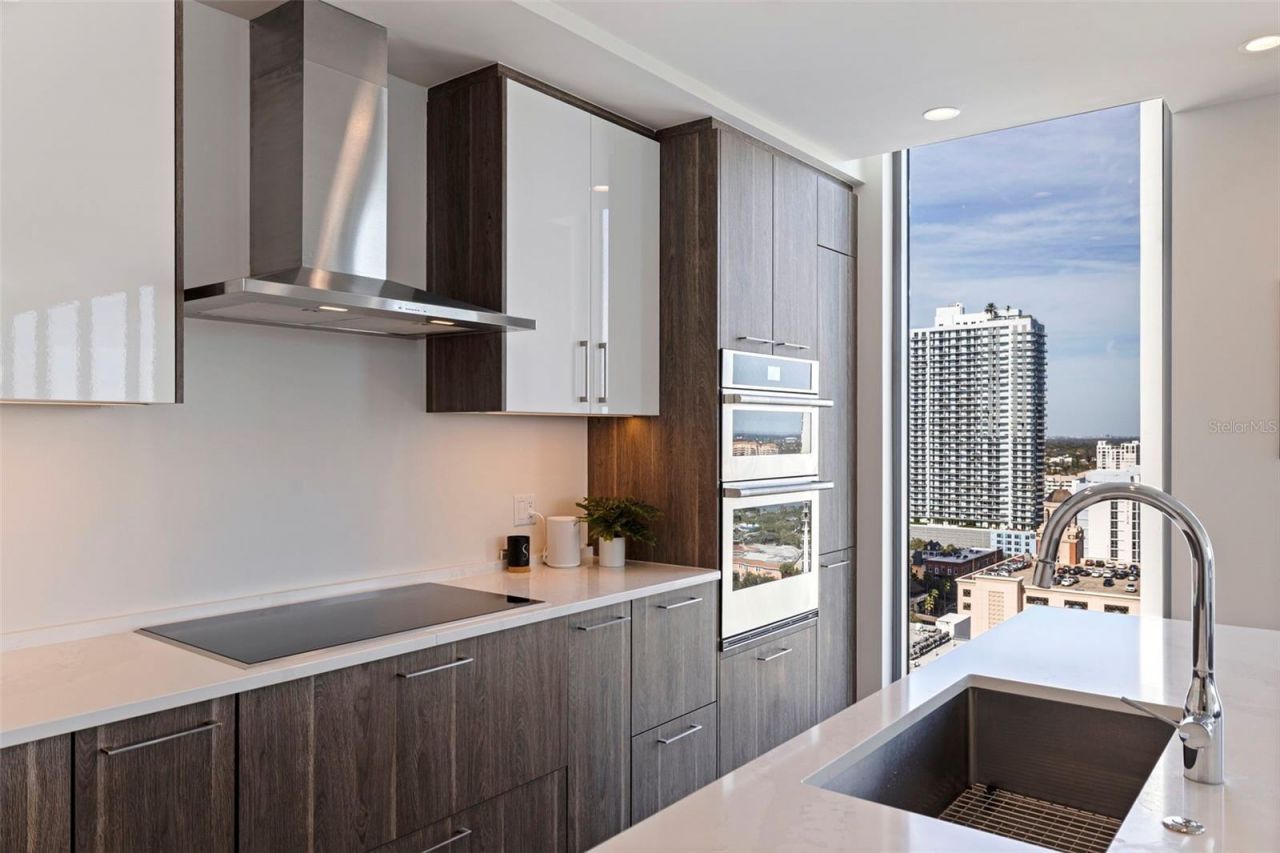 301 1st Street S, Unit 2103, Saint Petersburg, FL 33701 Photo