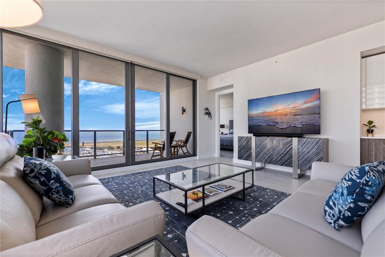 301 1st Street S, Unit 2103, Saint Petersburg, FL 33701 Photo