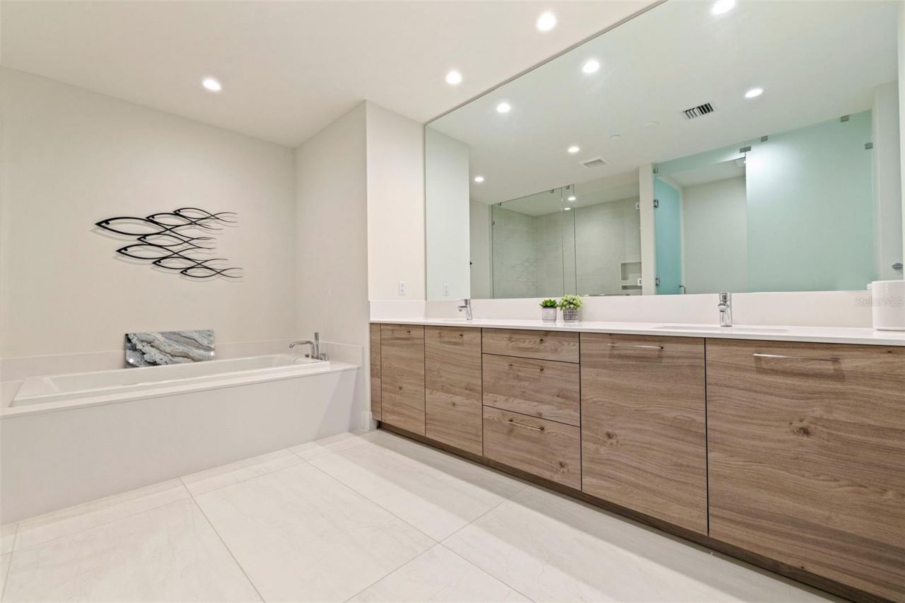 301 1st Street S, Unit 2103, Saint Petersburg, FL 33701 Photo