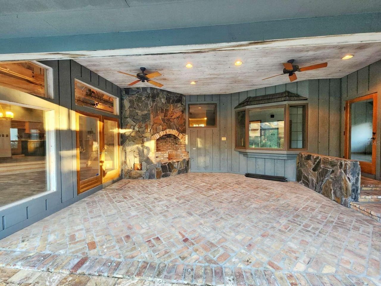 3522 Shoreline Circle, Palm Harbor, FL 34684 Photo