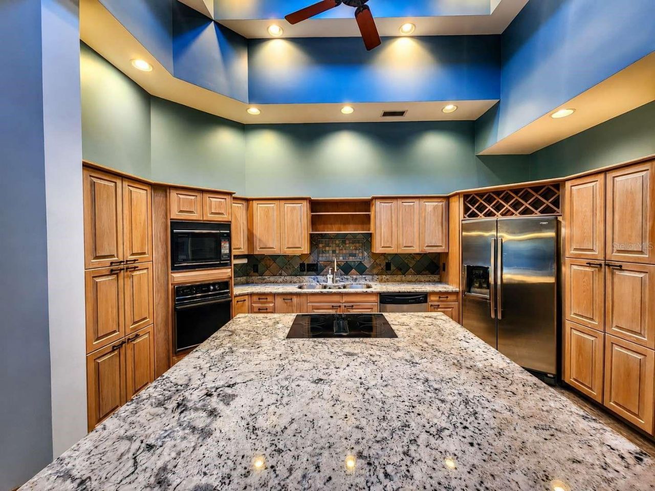 3522 Shoreline Circle, Palm Harbor, FL 34684 Photo