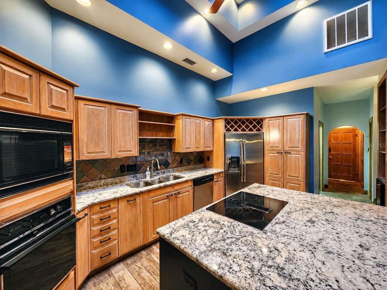 3522 Shoreline Circle, Palm Harbor, FL 34684 Photo