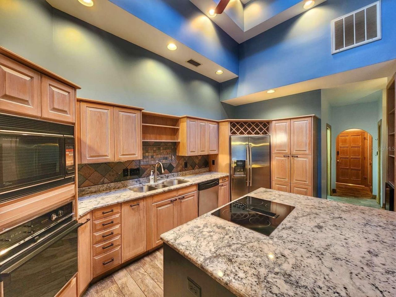 3522 Shoreline Circle, Palm Harbor, FL 34684 Photo