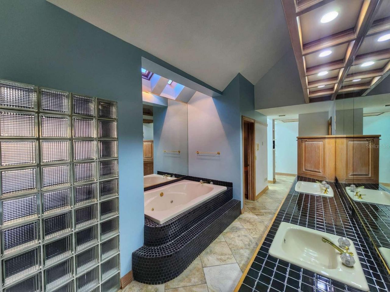 3522 Shoreline Circle, Palm Harbor, FL 34684 Photo