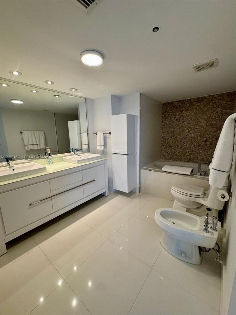 6301 Collins Ave, Unit 3101, Miami Beach, FL 33141 Photo