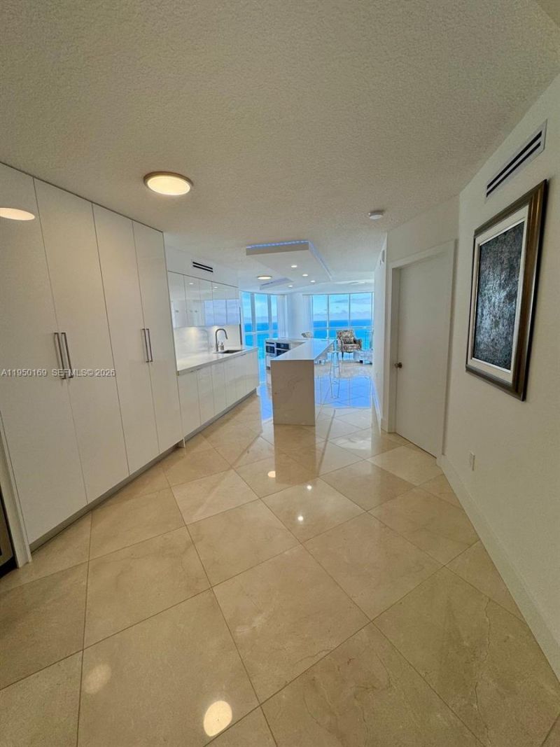 6301 Collins Ave, Unit 3101, Miami Beach, FL 33141 Photo