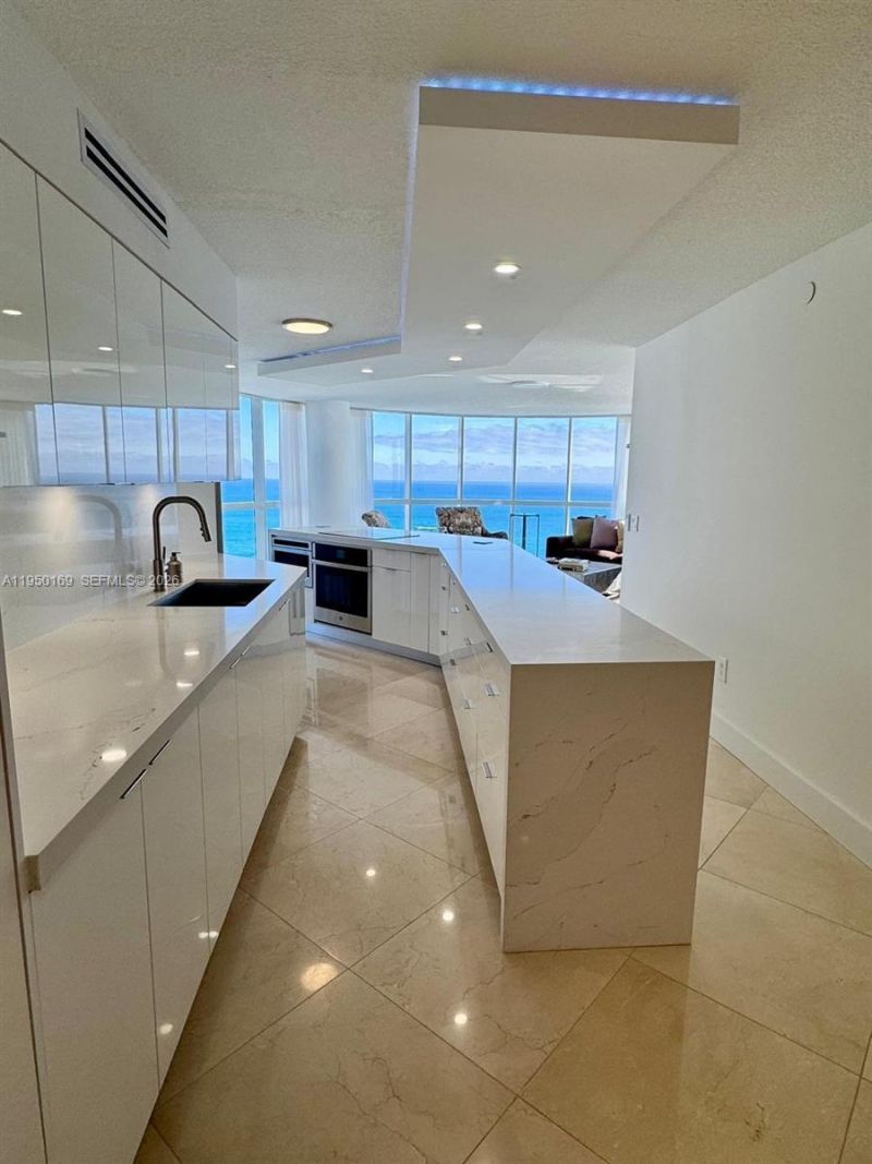 6301 Collins Ave, Unit 3101, Miami Beach, FL 33141 Photo