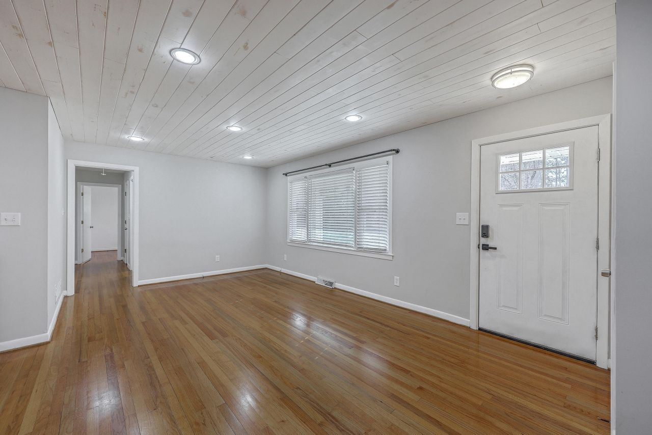 212 Lenwood Drive Photo 10