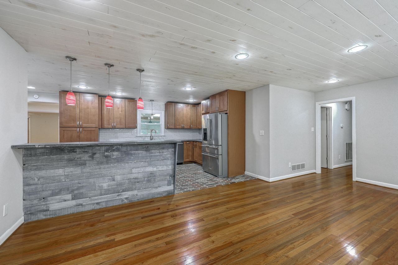 212 Lenwood Drive Photo 11