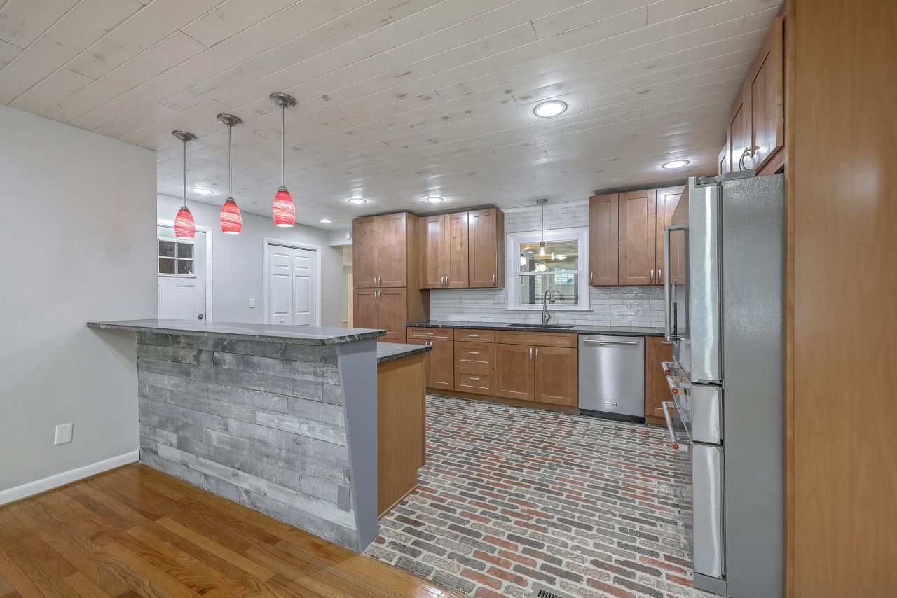 212 Lenwood Drive Photo 12