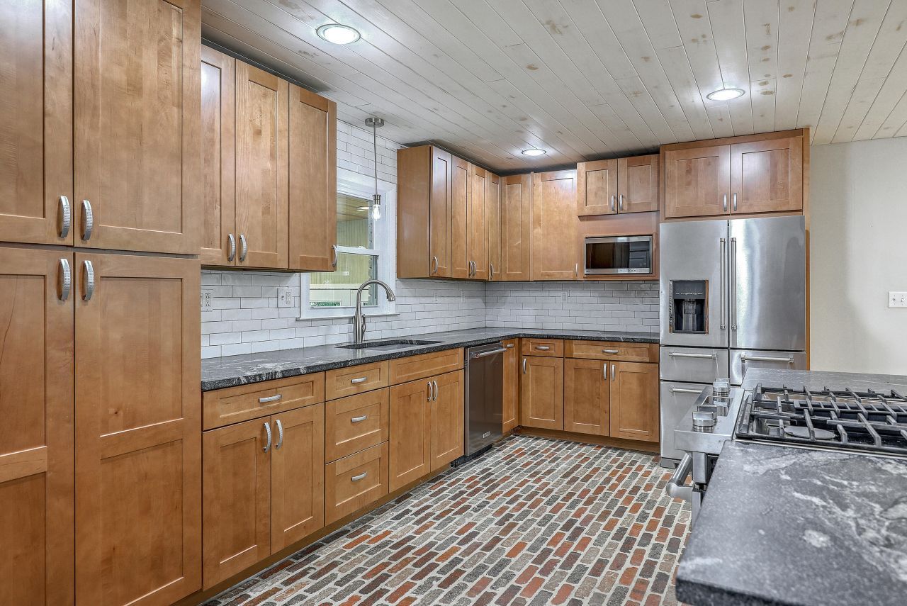 212 Lenwood Drive Photo 15