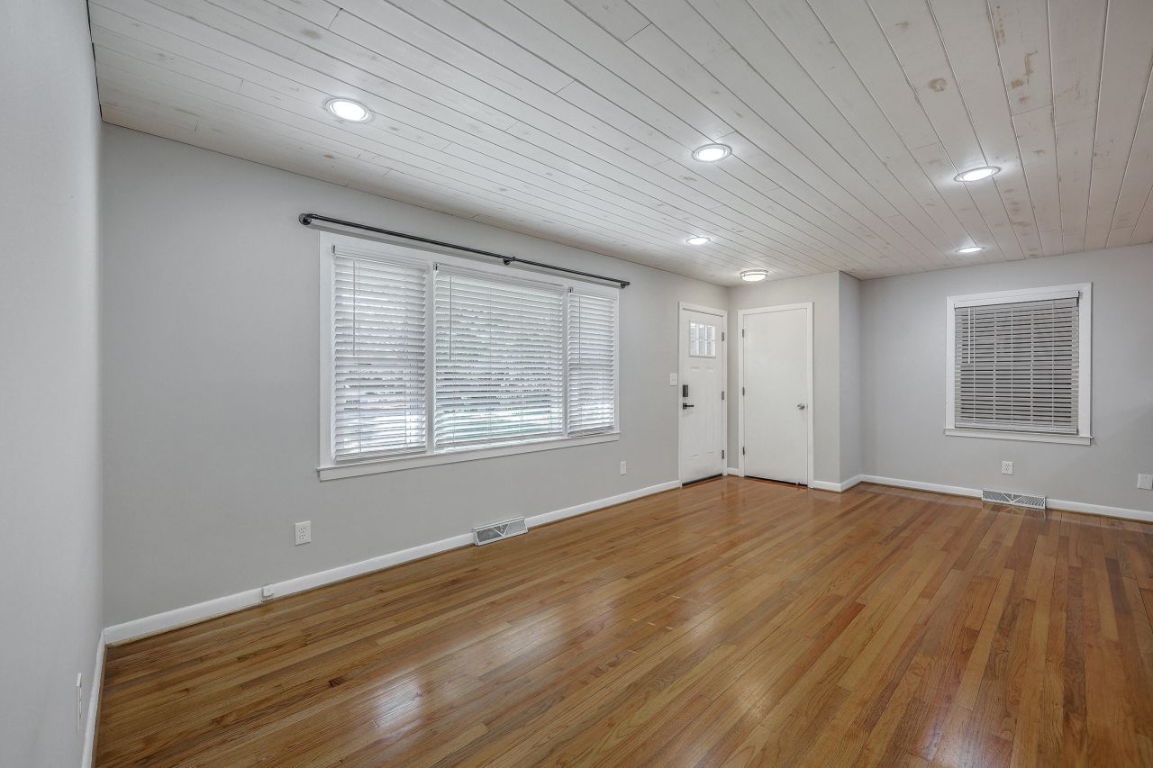 212 Lenwood Drive Photo 6