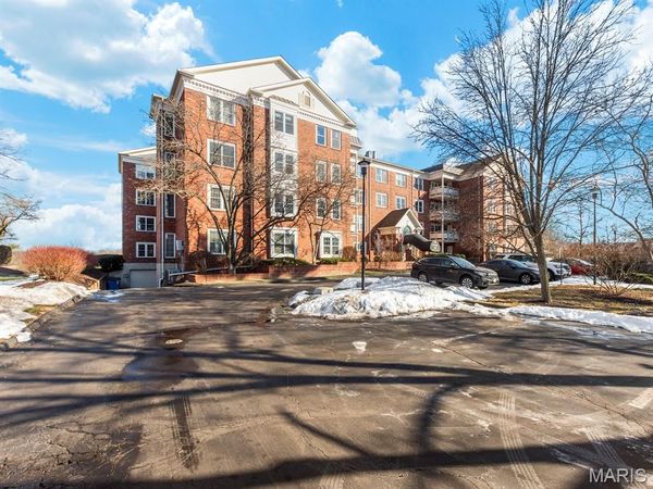 526 Sarah Lane, Unit 41, Creve Coeur, MO 63141