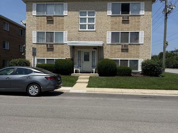 9202 Seymour Avenue, Schiller Park, IL 60176