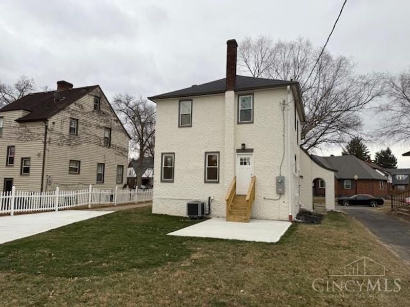 1622 Shenandoah Avenue, Cincinnati, OH 45237 Photo 3