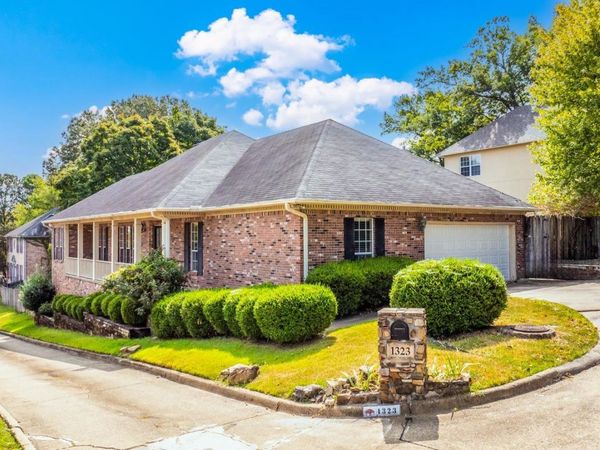 1323 Gleneagles Lane, Little Rock, AR 72211