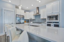 655 Blueway Avenue photo 4