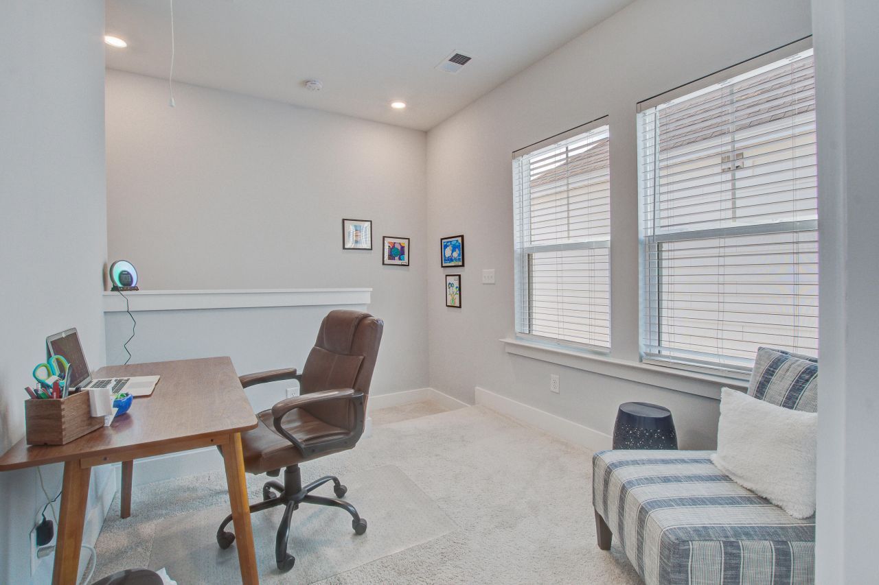 655 Blueway Avenue Photo 22