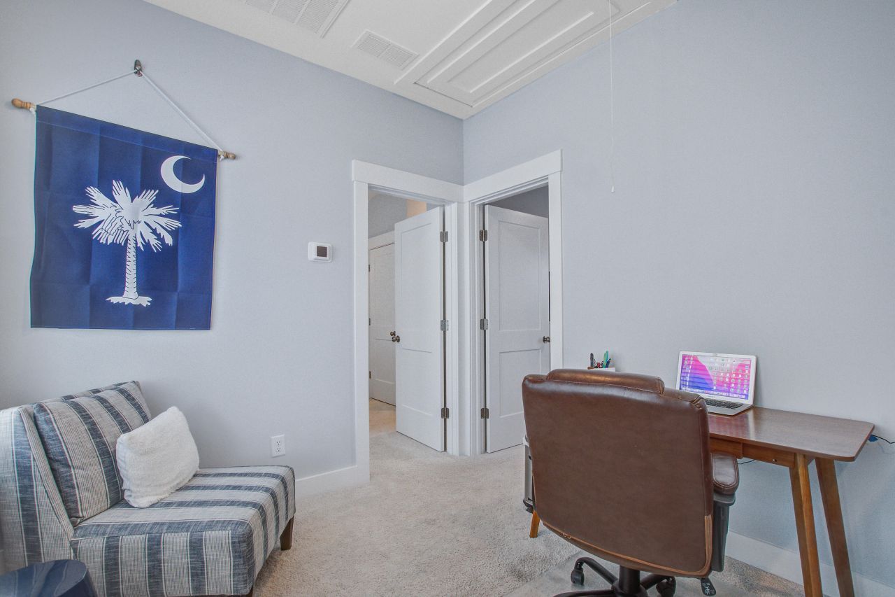 655 Blueway Avenue Photo 23