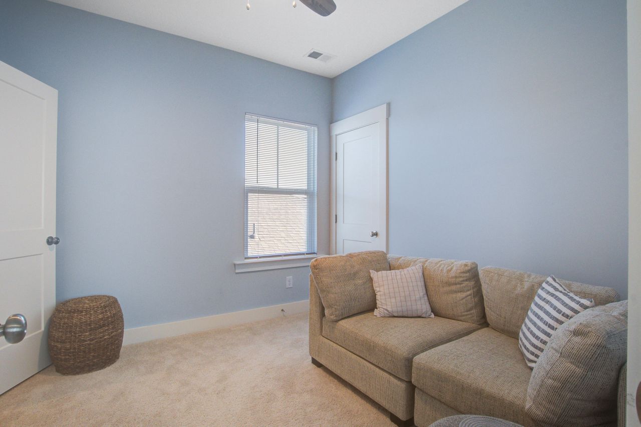 655 Blueway Avenue Photo 28