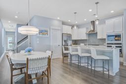 655 Blueway Avenue photo 4