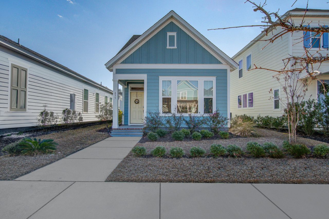 655 Blueway Avenue Photo 6