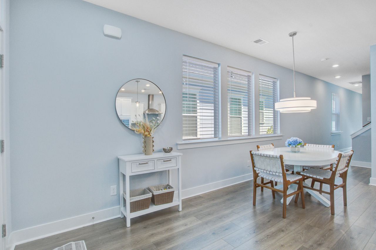 655 Blueway Avenue Photo 7