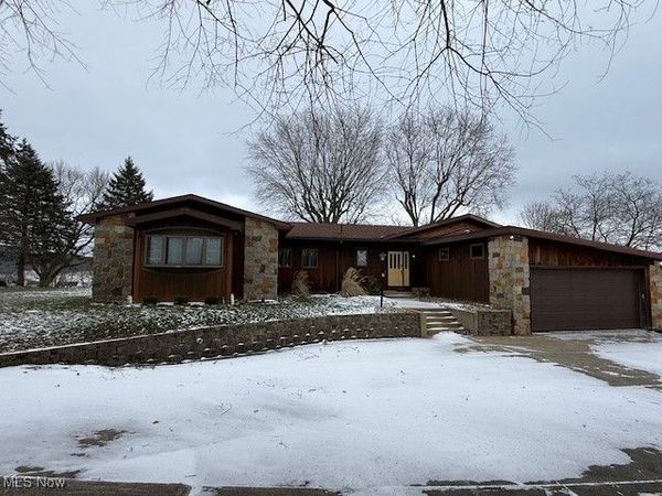 1590 N Crater Avenue, Dover, OH 44622