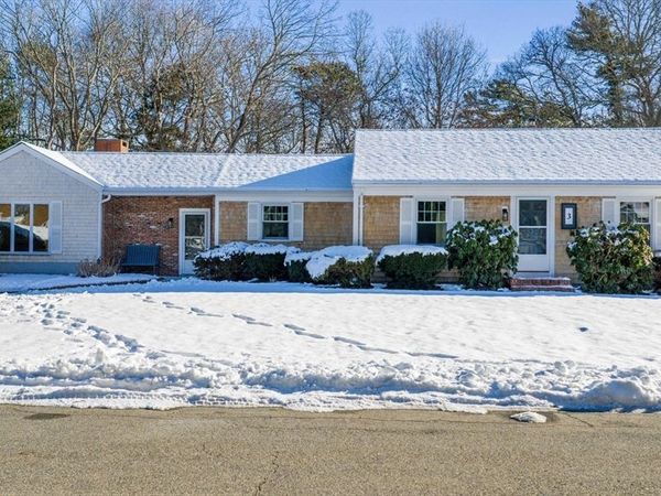 3 Rock St, Mattapoisett, MA 02739