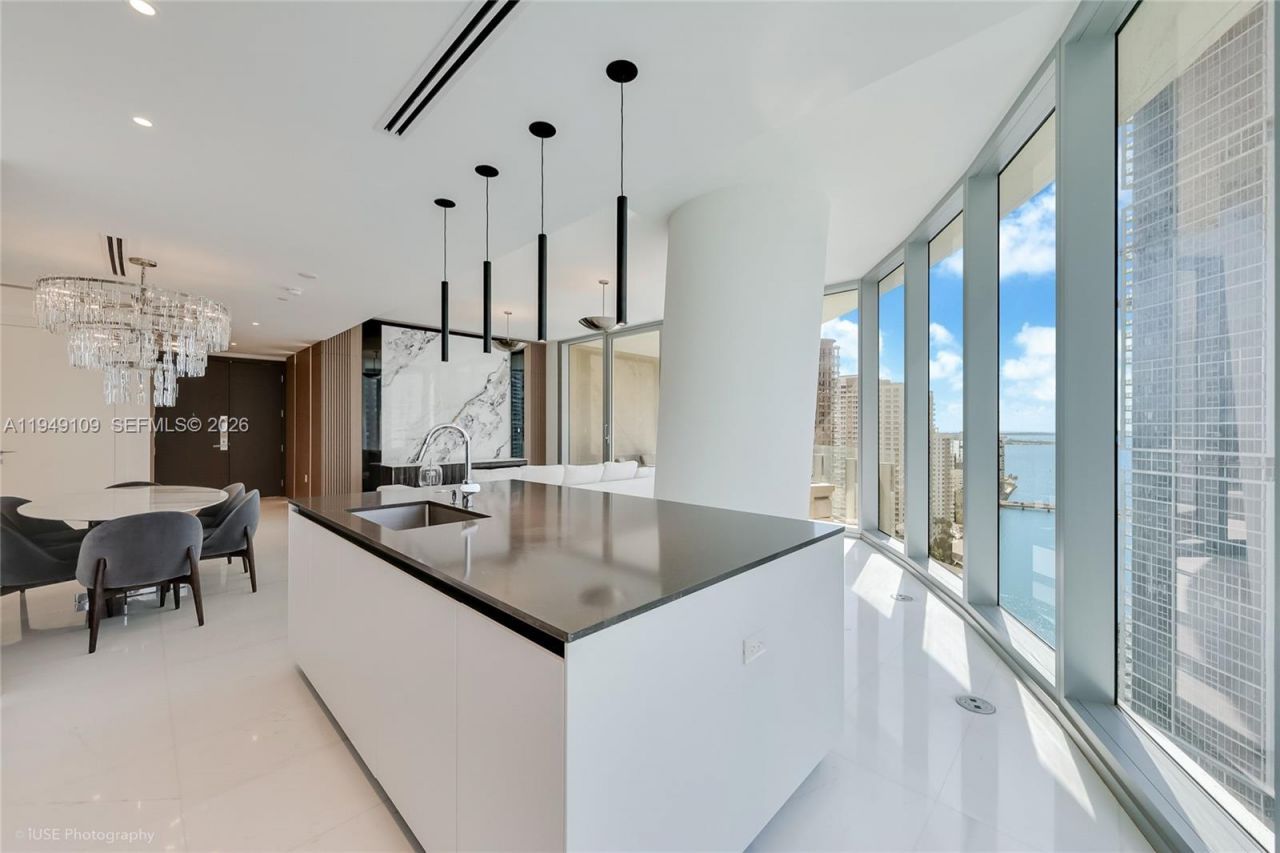 300 Biscayne Boulevard Way, Unit 2307W, Miami, FL 33131 Photo