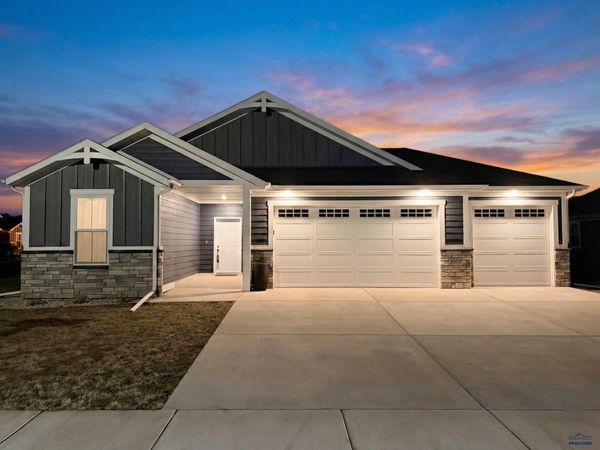 3002 HAZELNUT LN, Rapid City, SD 57703