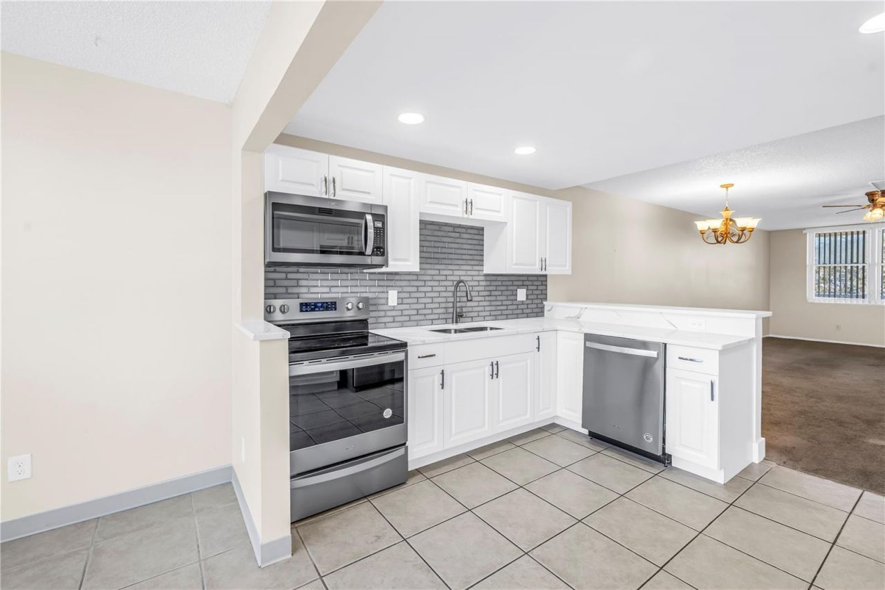 5095 Bay Street Ne, Unit 317, Saint Petersburg, FL 33703 Photo