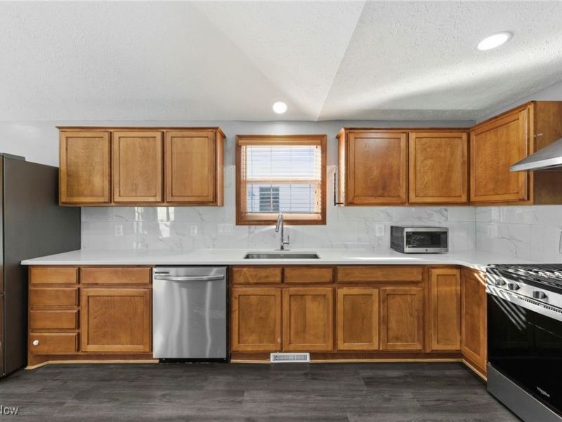 348 Pemberton Drive, Elyria, OH 44035 Photo 11