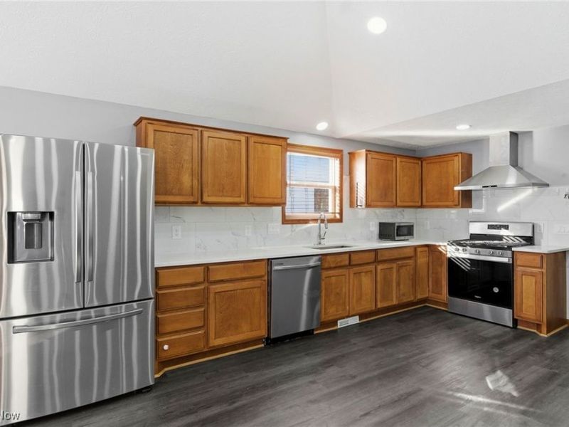 348 Pemberton Drive, Elyria, OH 44035 Photo 12