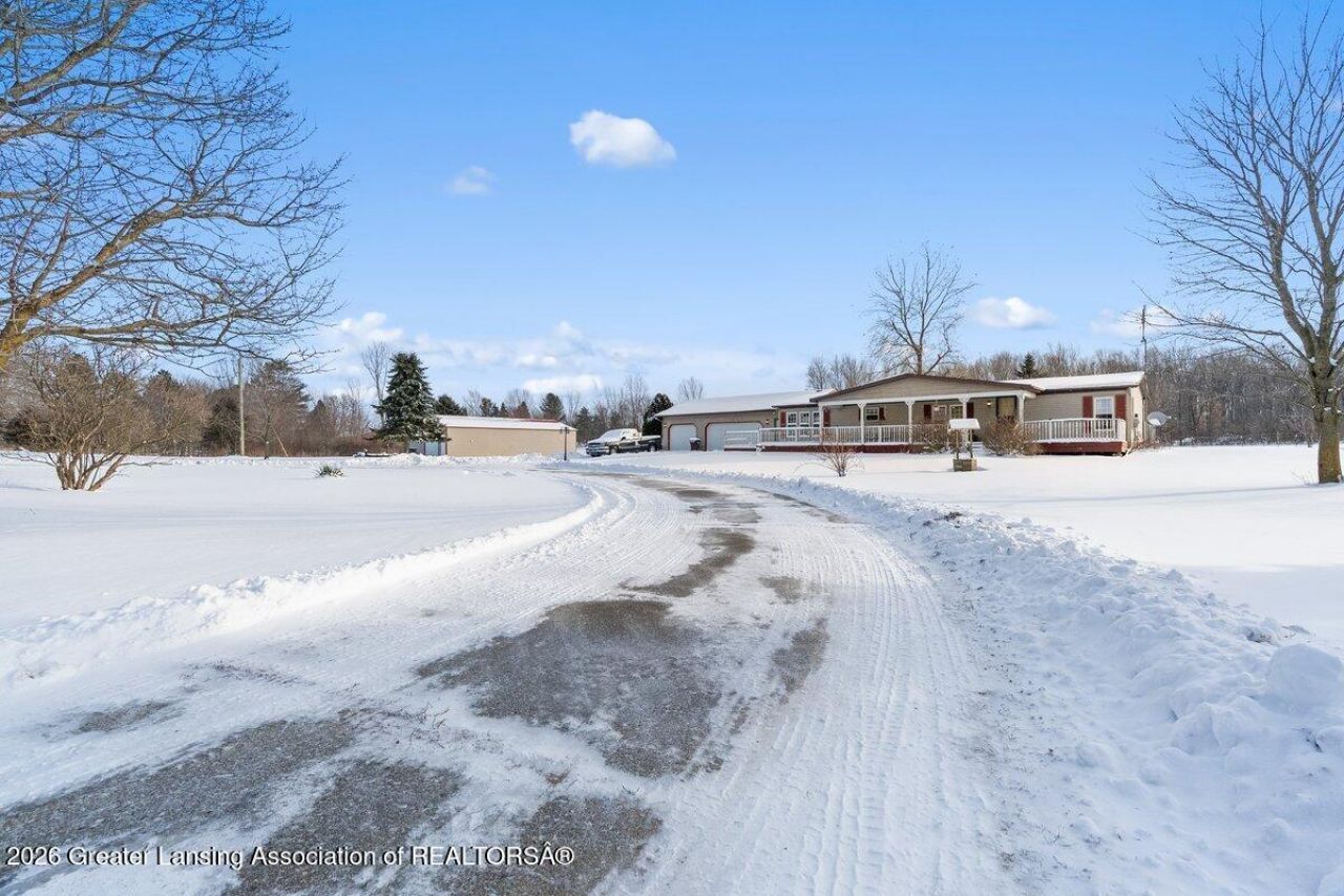 11830 E Tupper Lake Road, Grand Ledge, MI 48837 Main Photo