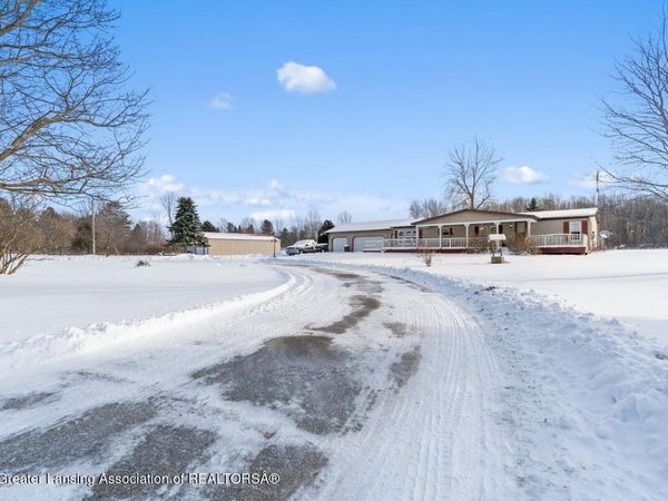 11830 E Tupper Lake Road, Grand Ledge, MI 48837