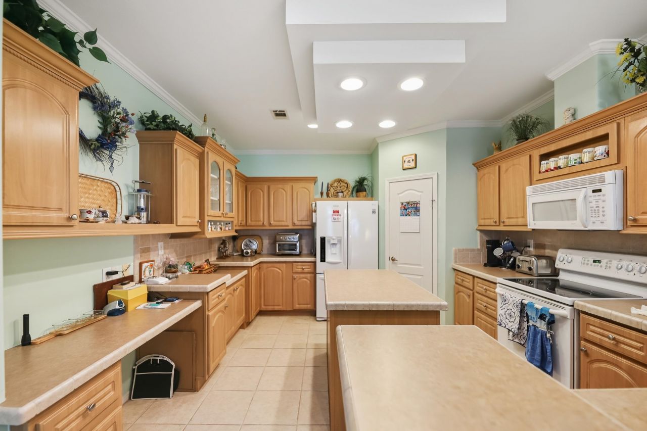 583 Woodholme Dr. Photo 16