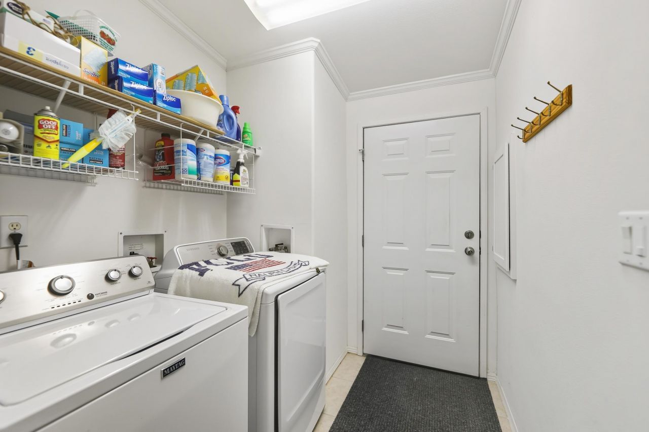 583 Woodholme Dr. Photo 19