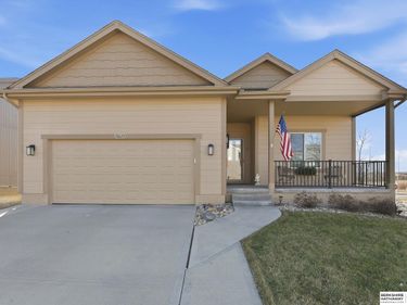 18615 Robin Drive, Omaha, NE 68136