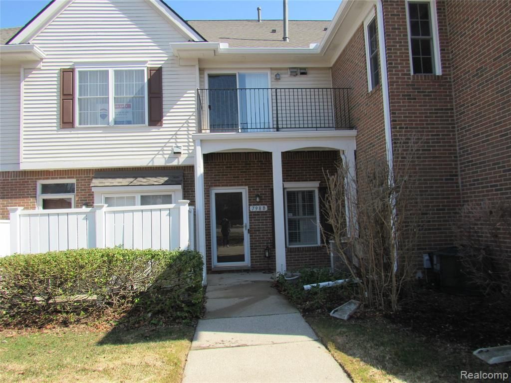 798 Amberly Drive, Waterford Township, MI 48328 Main Photo