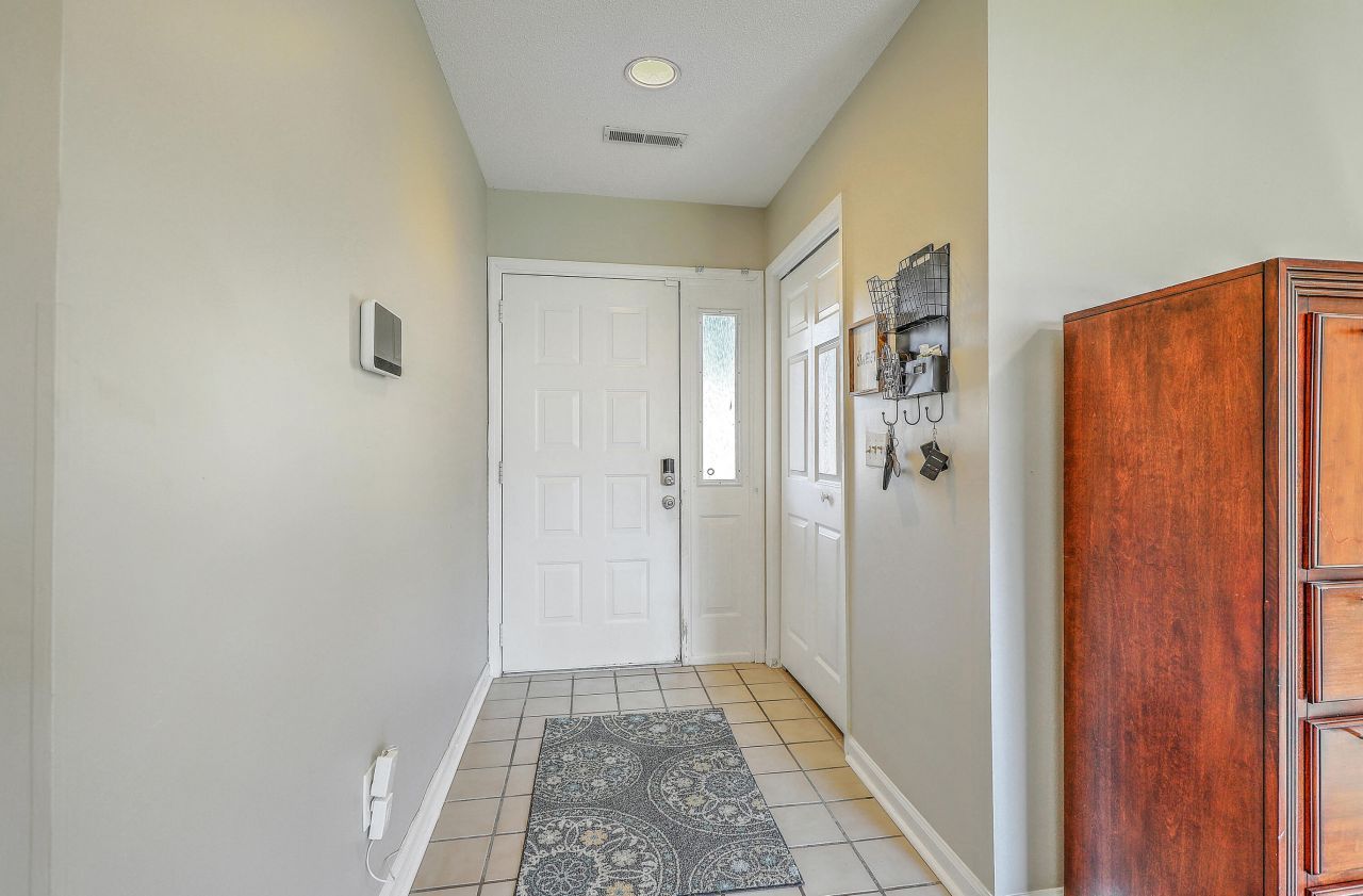 28 Fieldfare Way Photo 4