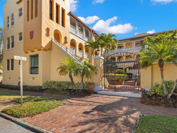 210 22ND AVENUE NE, Unit 15, ST PETERSBURG, FL 33704