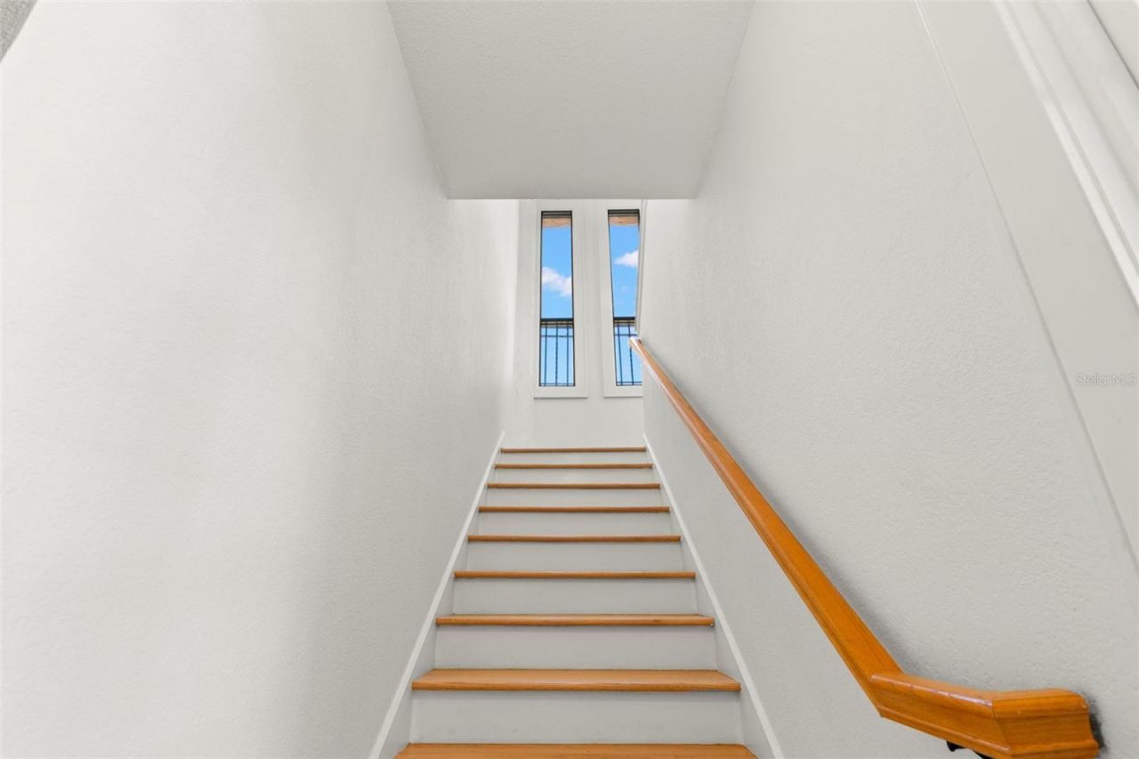 210 22nd Avenue Ne, Unit 15, Saint Petersburg, FL 33704 Photo