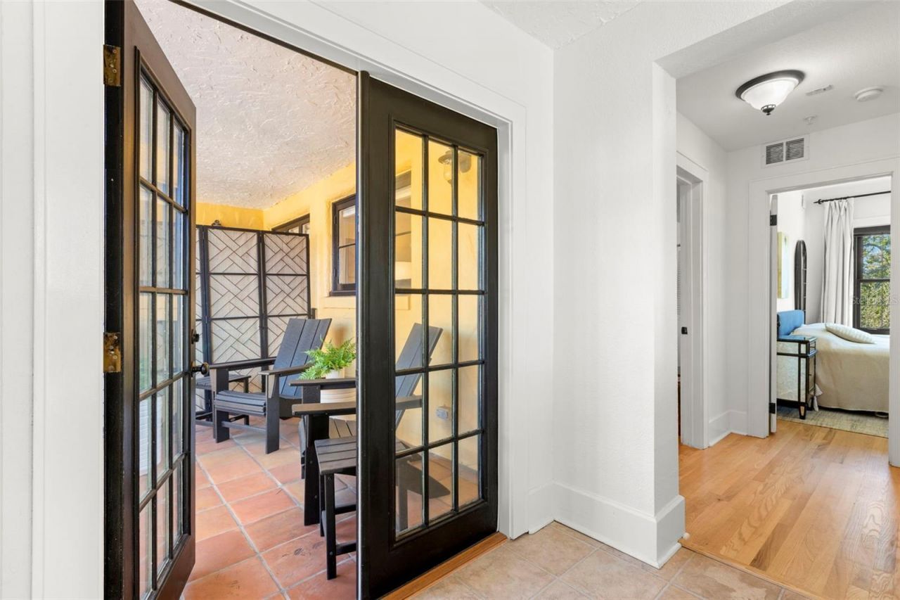 210 22nd Avenue Ne, Unit 15, Saint Petersburg, FL 33704 Photo