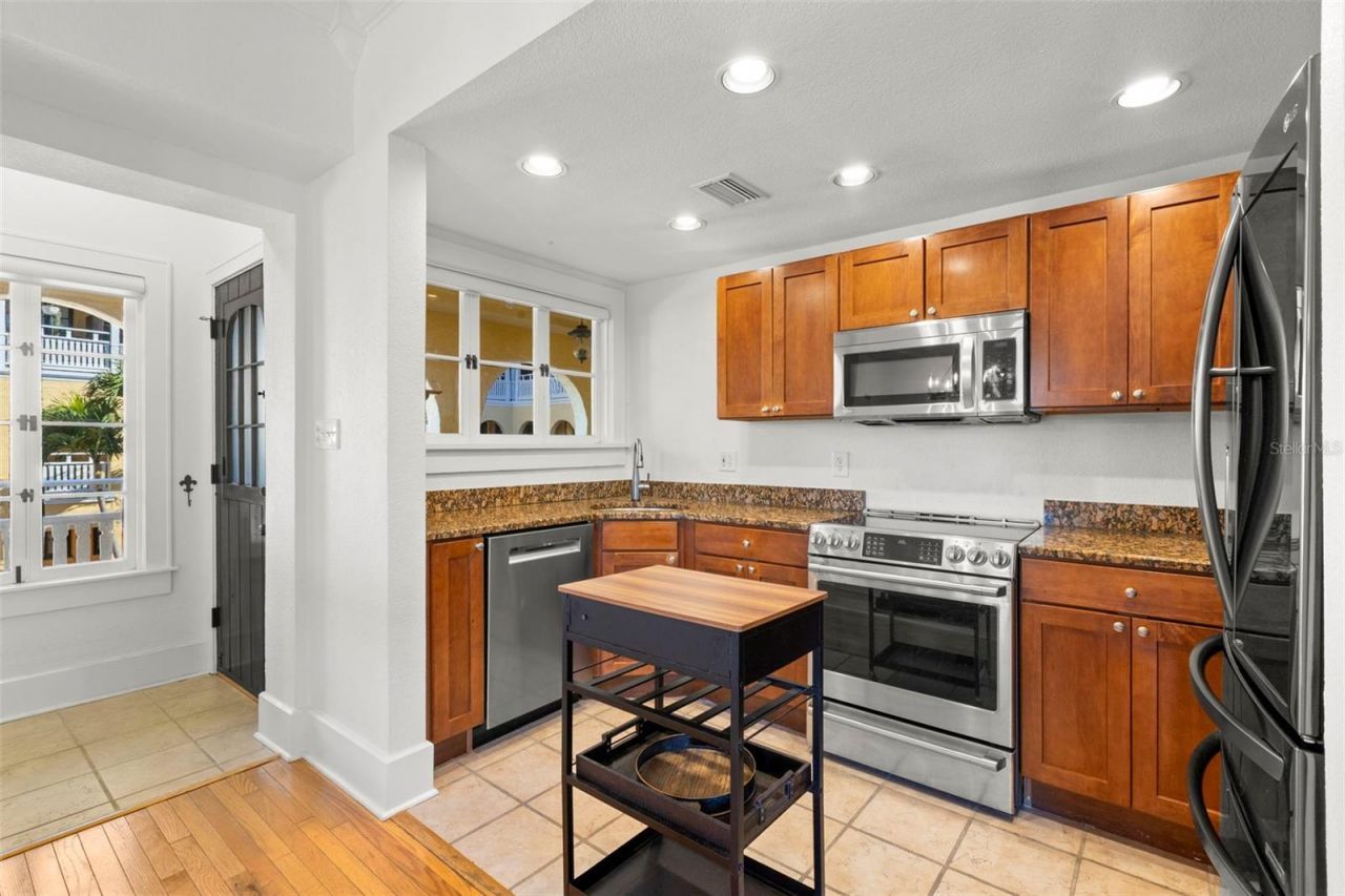 210 22nd Avenue Ne, Unit 15, Saint Petersburg, FL 33704 Photo