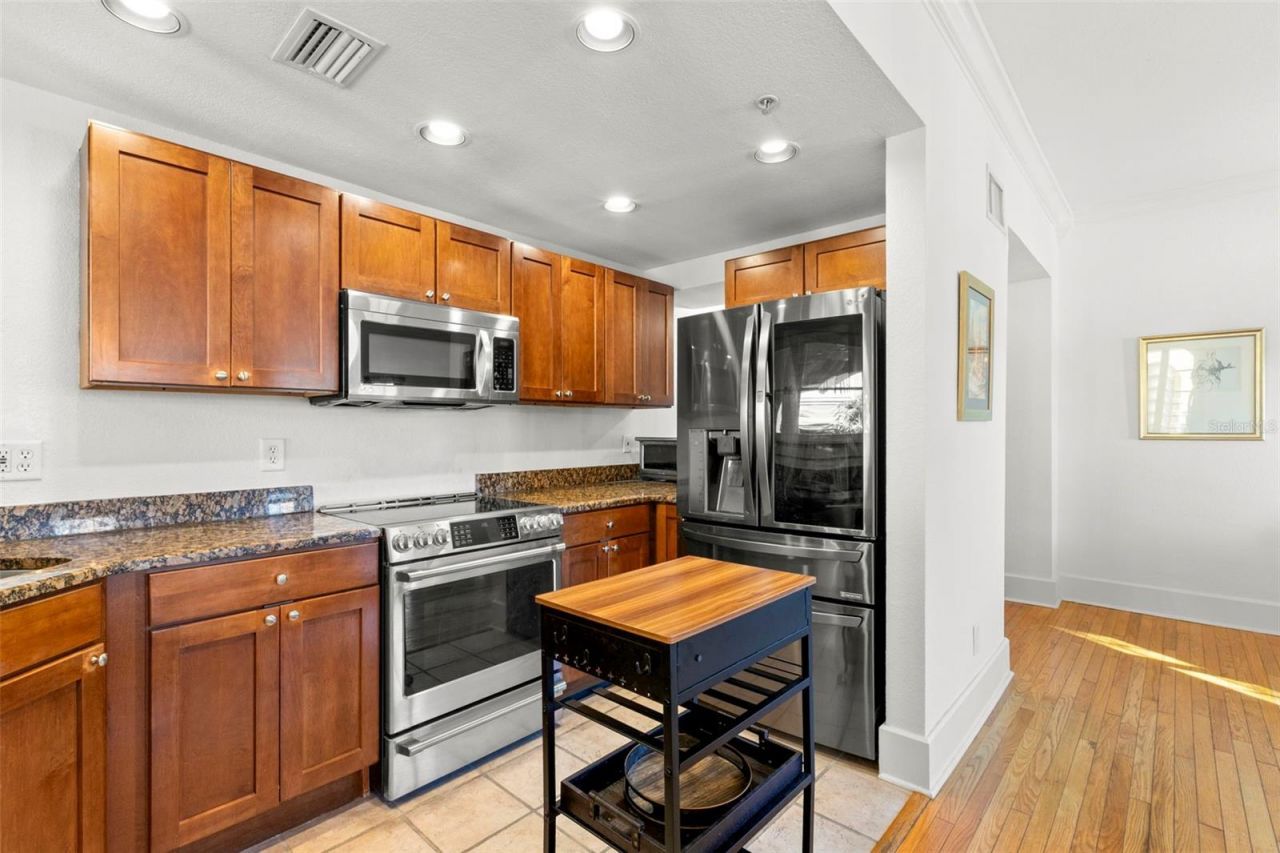 210 22nd Avenue Ne, Unit 15, Saint Petersburg, FL 33704 Photo