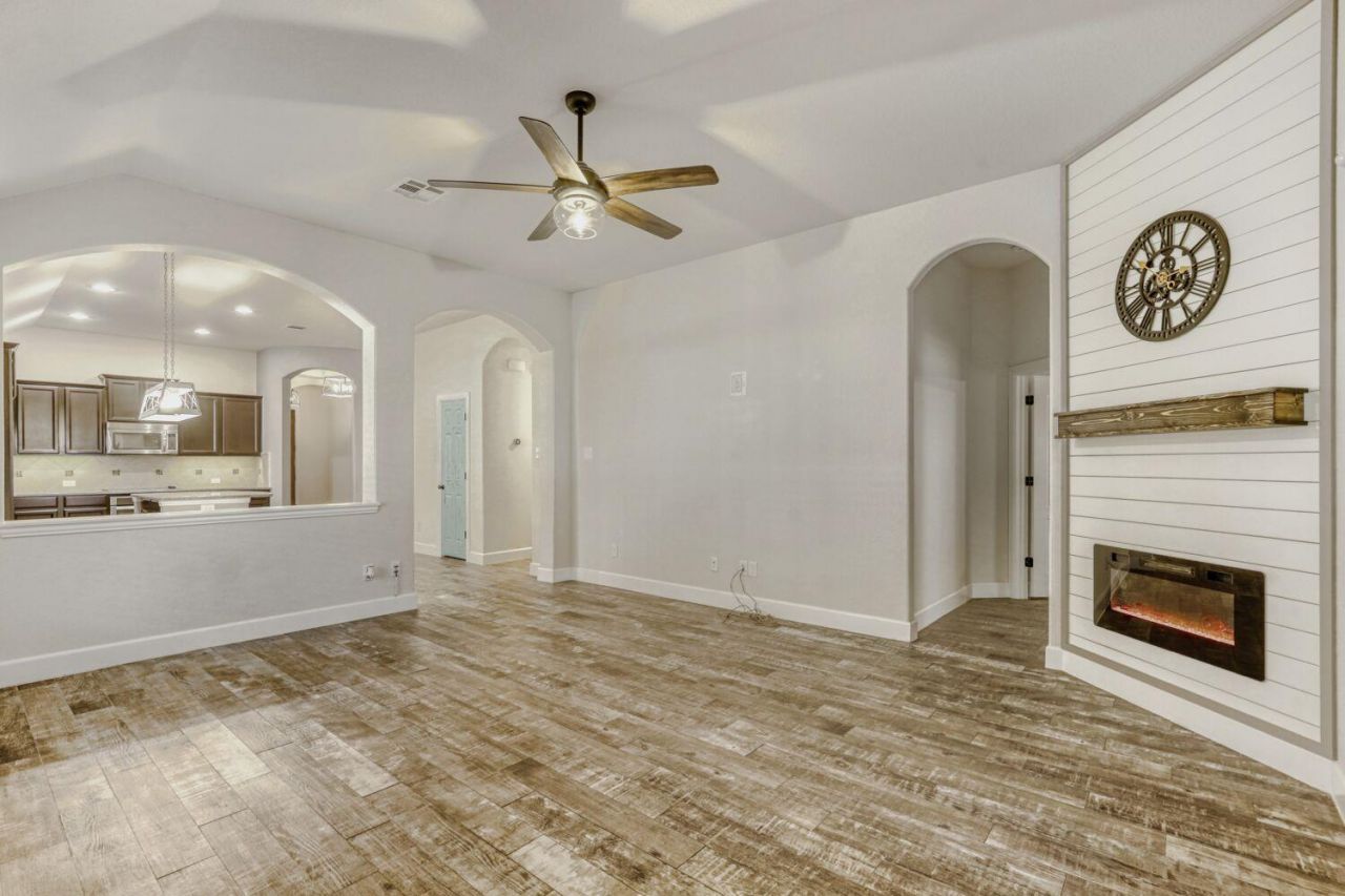 1813 Chimney Dr, Leander, TX 78641 Main Photo